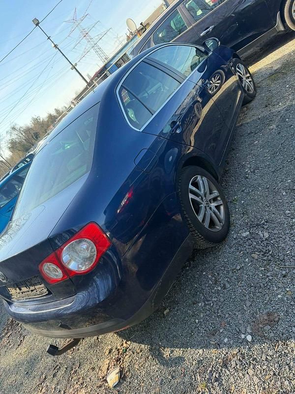 Gebraucht VW Jetta 140 PS (102 kW) 2008 Blau Limousine