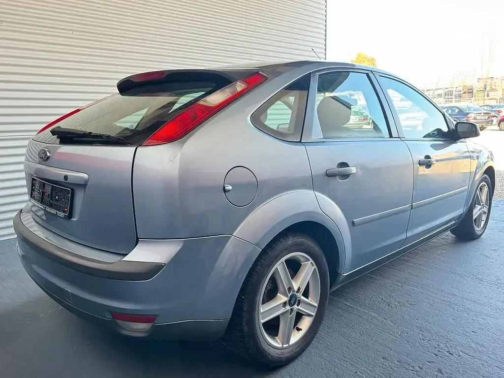 Occasion Ford Focus 101 ch (74 kW) 2006 Bleue Berline
