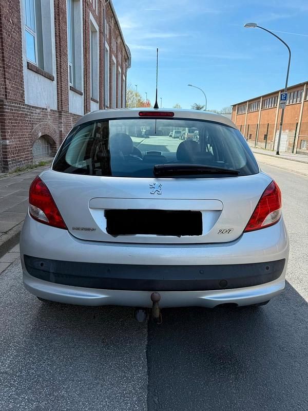 Gebraucht Peugeot 207 120 PS (88 kW) 2012 Silber Limousine