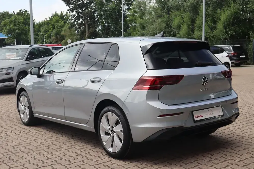 Neu VW Golf VIII 116 PS (85 kW) 2026 Silber Limousine