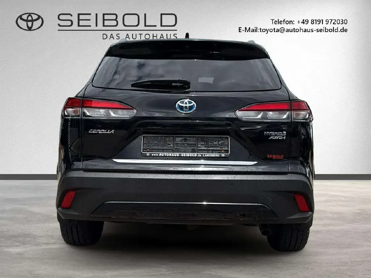 Gebraucht Toyota Corolla Cross Basis 197 PS (144 kW) 2022 Attitude black mc. SUV