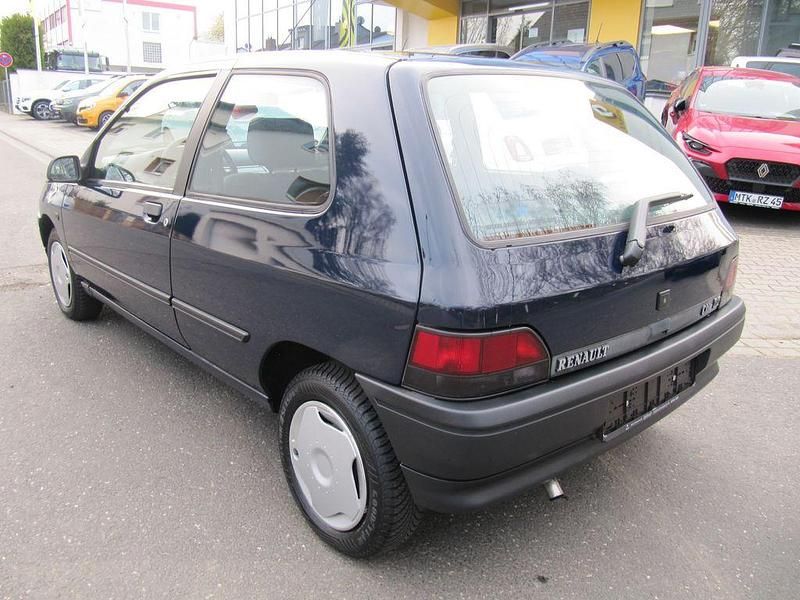 Gebraucht Renault Clio 54 PS (39 kW) 1991 Blau Kleinwagen