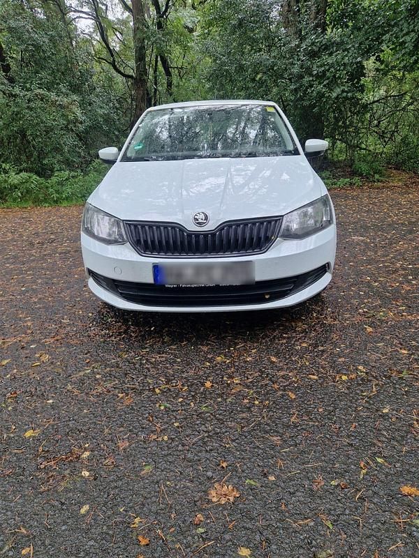 Weiß Gebraucht 2017 Skoda Fabia Kleinwagen | 3.500 € (Fairer Preis) - Bild 1/4