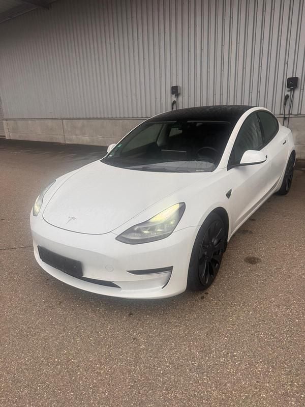 Weiß Gebraucht 2021 Tesla Model 3 Performance Limousine | 22.000 € (Superpreis) - Bild 1/4