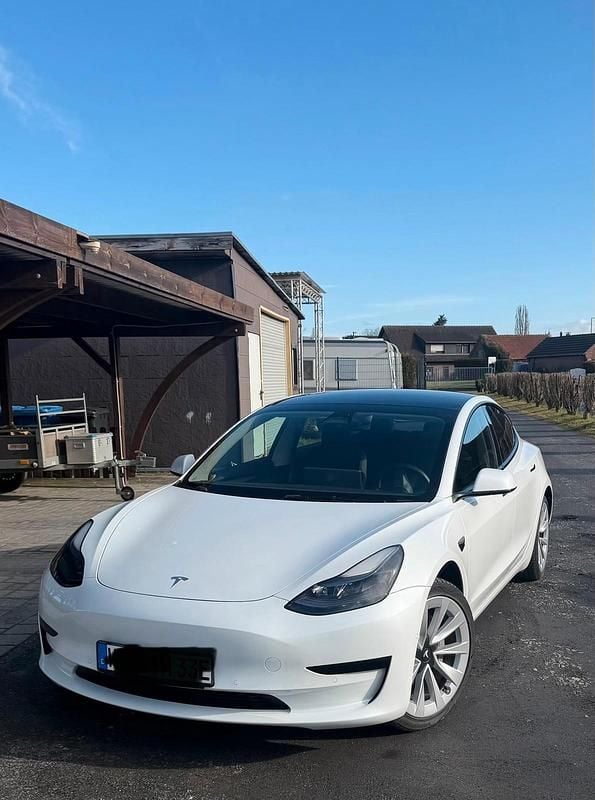 Weiß Gebraucht 2022 Tesla Model 3 Limousine | 21.000 € (Superpreis) - Bild 1/4