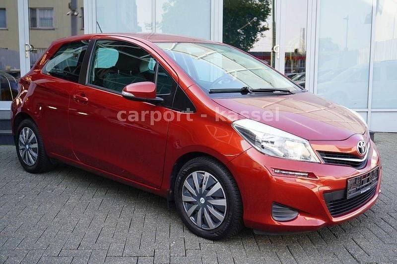 Rot Gebraucht 2012 Toyota Yaris Life Kleinwagen | 5.999 € (Fairer Preis) - Bild 1/4