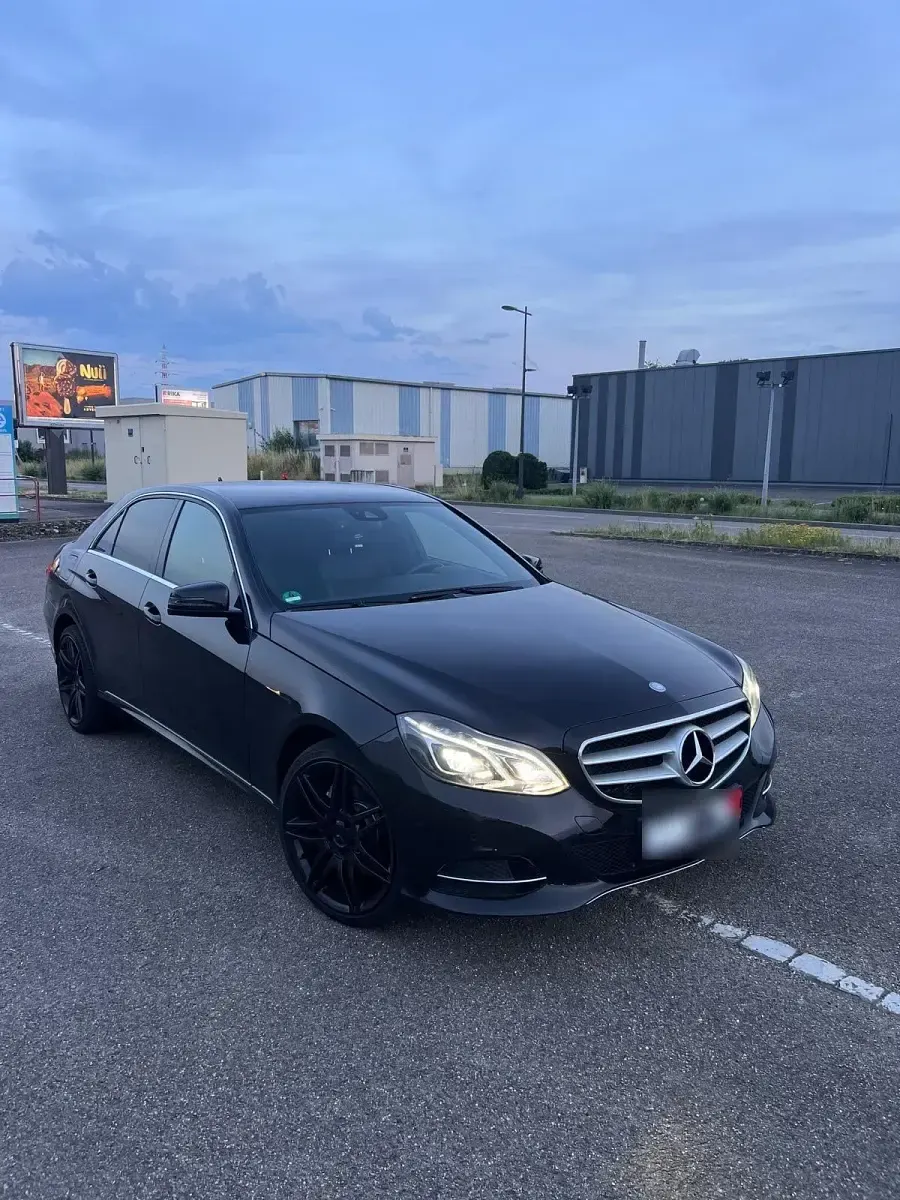 Gebraucht Mercedes E250 Avantgarde 211 PS (155 kW) 2013 Schwarz Limousine