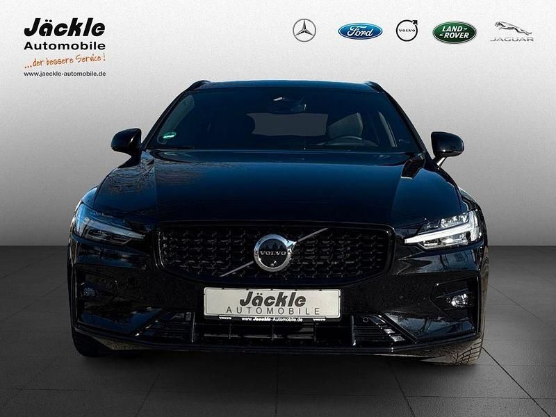 Gebraucht Volvo V60 Plus 197 PS (144 kW) 2024 Onyx black / metallic Kombi