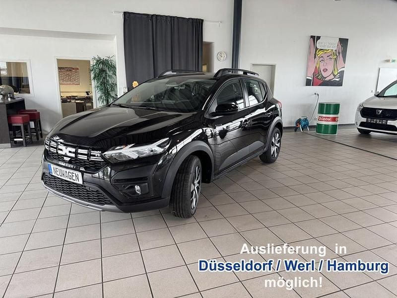 Schwarz Neu 2025 Dacia Sandero Expression Kleinwagen | 18.190 € - Bild 1/3