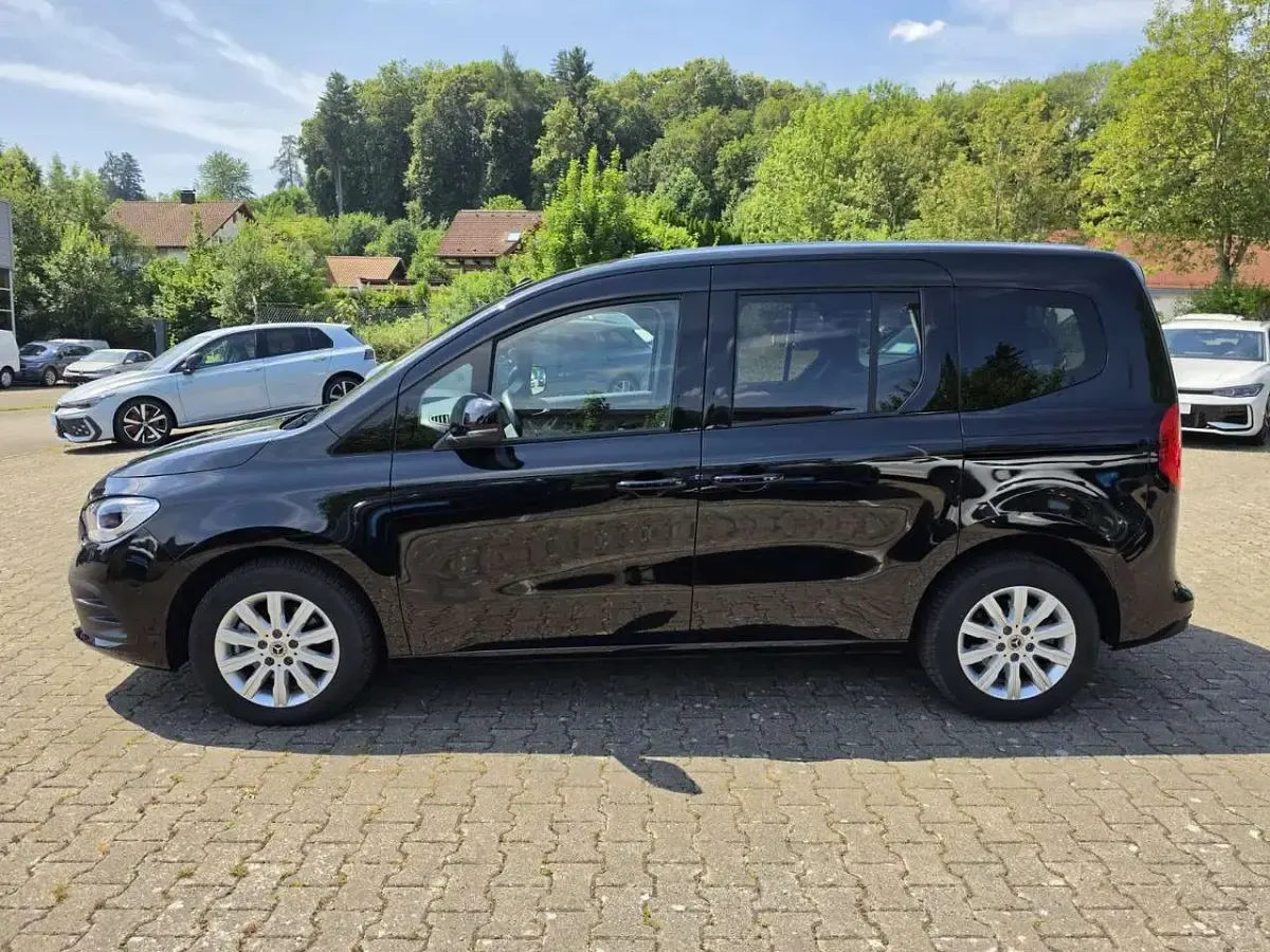 Gebraucht Mercedes T180 Style 116 PS (85 kW) 2023 Schwarz Van / Kleinbus