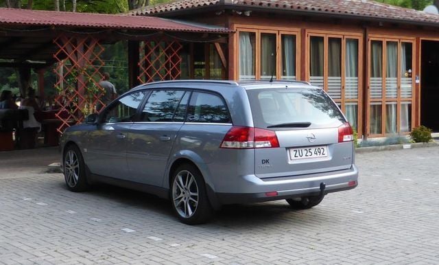 Blau metallic Gebraucht 2009 Opel Vectra Elegance Kombi | 10.000 € - Bild 1/3