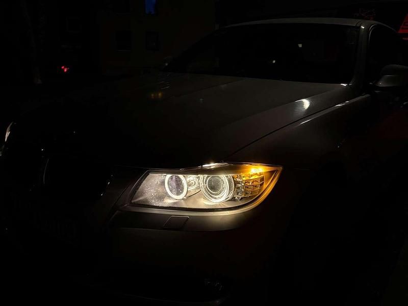 Gebraucht BMW 320 170 PS (125 kW) 2009 Silber Limousine
