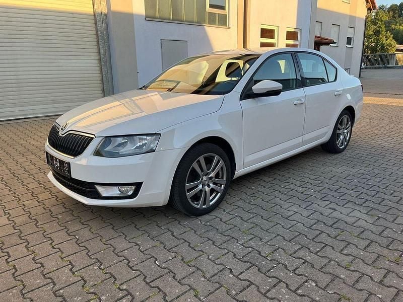 Weiß Gebraucht 2014 Skoda Octavia Elegance Limousine | 5.299 € (Fairer Preis) - Bild 1/4