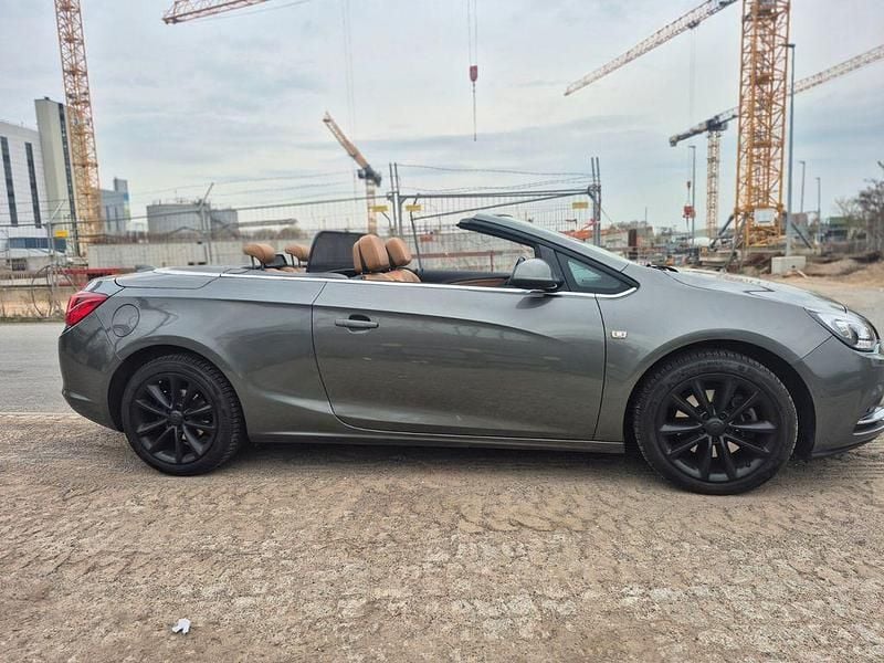 Usado Opel Cascada Active 170 HP (125 kW) 2017 Castanho Cabrios