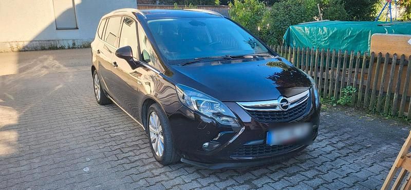Braun Gebraucht 2016 Opel Zafira Tourer Van / Kleinbus | 14.000 € - Bild 1/4