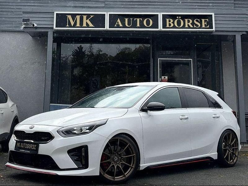 Weiß Gebraucht 2020 Kia Ceed GT Limousine | 20.890 € (Fairer Preis) - Bild 1/4