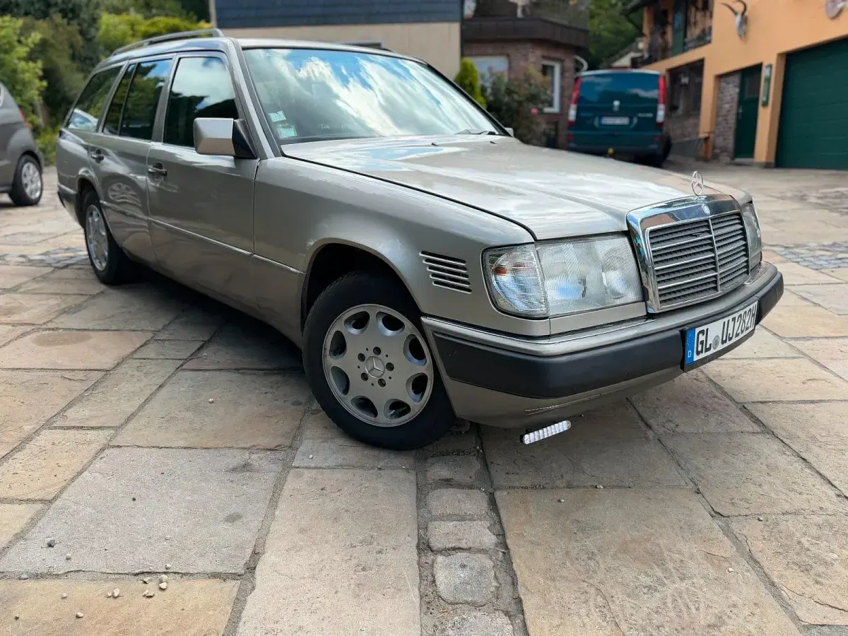 Gebraucht Mercedes 300 147 PS (108 kW) 1990 Gold Kombi