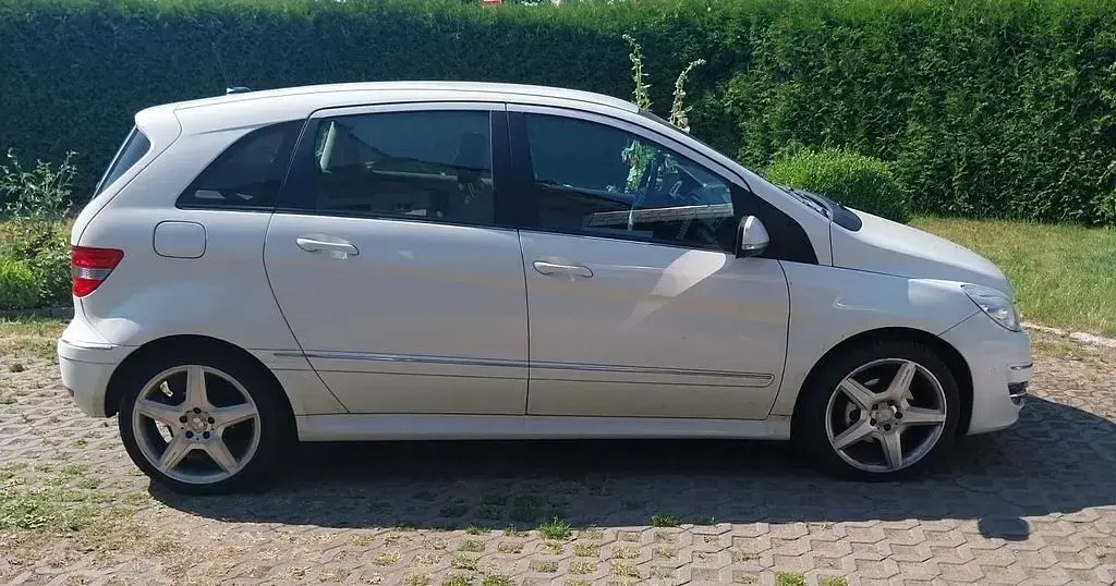Gebraucht Mercedes B200 140 PS (102 kW) 2010 Weiß Van / Kleinbus