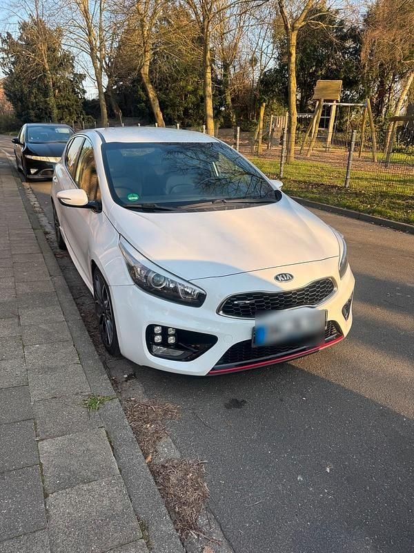 Gebraucht Kia Ceed GT GT 204 PS (150 kW) 2014 Weiß Kleinwagen