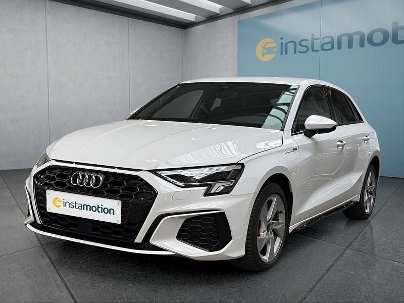 Weiß Gebraucht 2022 Audi A3 e-tron S-Line Kleinwagen | 27.799 € (Fairer Preis) - Bild 1/4
