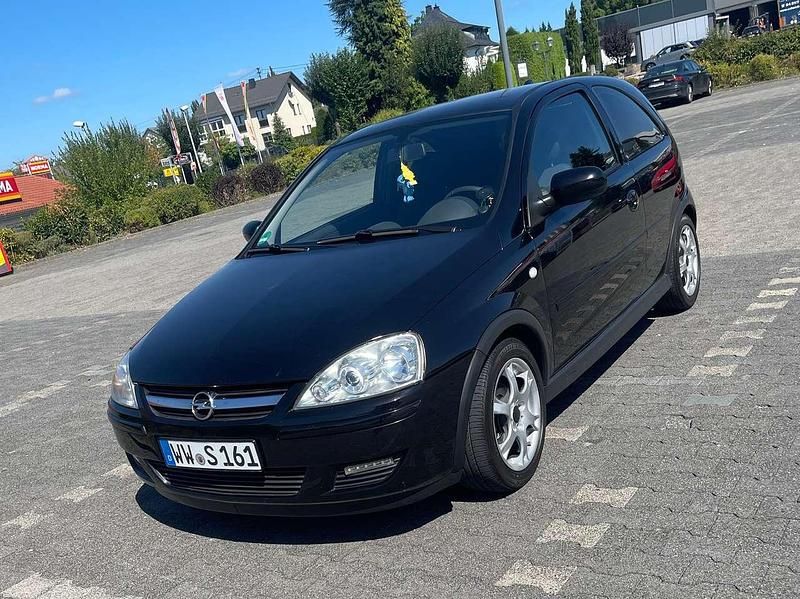Schwarz Gebraucht 2005 Opel Corsa Van | 1.950 € - Bild 1/4