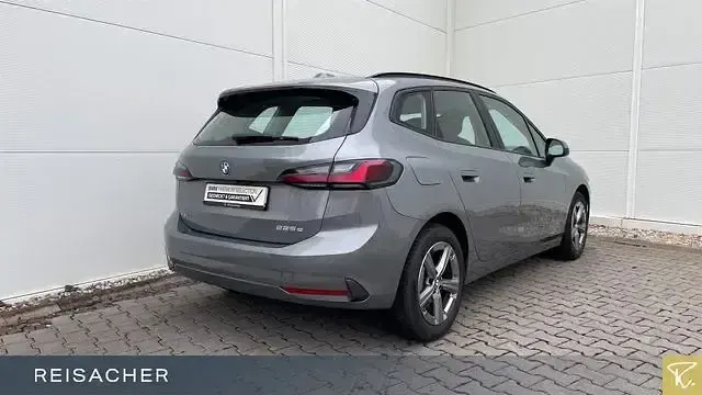 Gebraucht BMW 225 Active Tourer Efficient Dynamics 245 PS (180 kW) 2023 Skyscraper grau metallic Van / Kleinbus