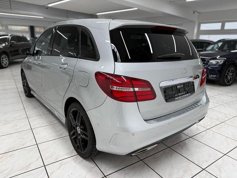 Gebraucht Mercedes B200 AMG line 156 PS (114 kW) 2017 Silber Kleinwagen