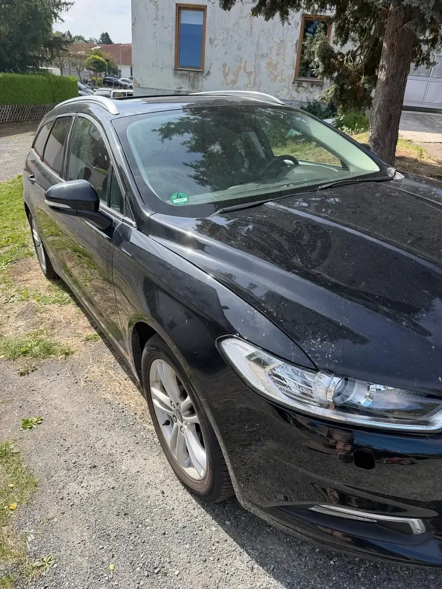 Gebraucht Ford Mondeo Titanium 125 PS (91 kW) 2018 Schwarz Kombi