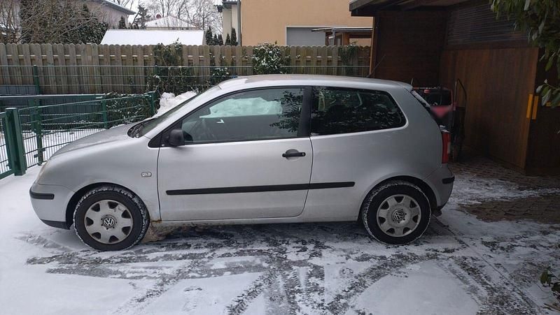 Gebraucht VW Polo Basis 54 PS (39 kW) 2003 Silber Limousine