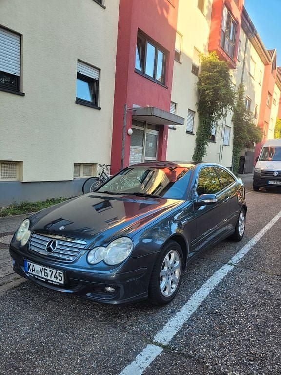 Grau Gebraucht 2004 Mercedes C230 Coupé | 2.300 € (Guter Preis) - Bild 1/4