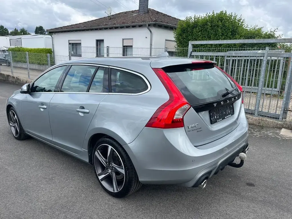 Gebraucht Volvo V60 R-Design 181 PS (133 kW) 2014 Silber Kombi