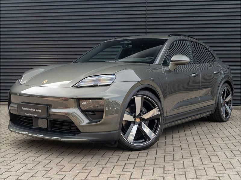 Grün Neu 2025 Porsche Macan SUV | 117.546 € - Bild 1/4