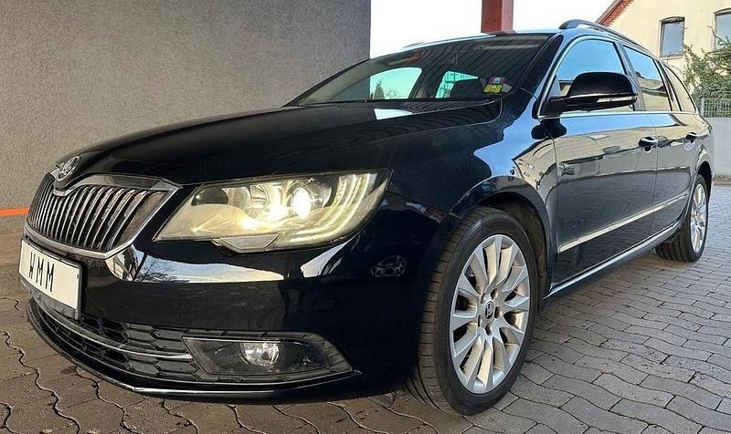 Gebraucht Skoda Superb Exclusive 140 PS (102 kW) 2013 Schwarz Kombi