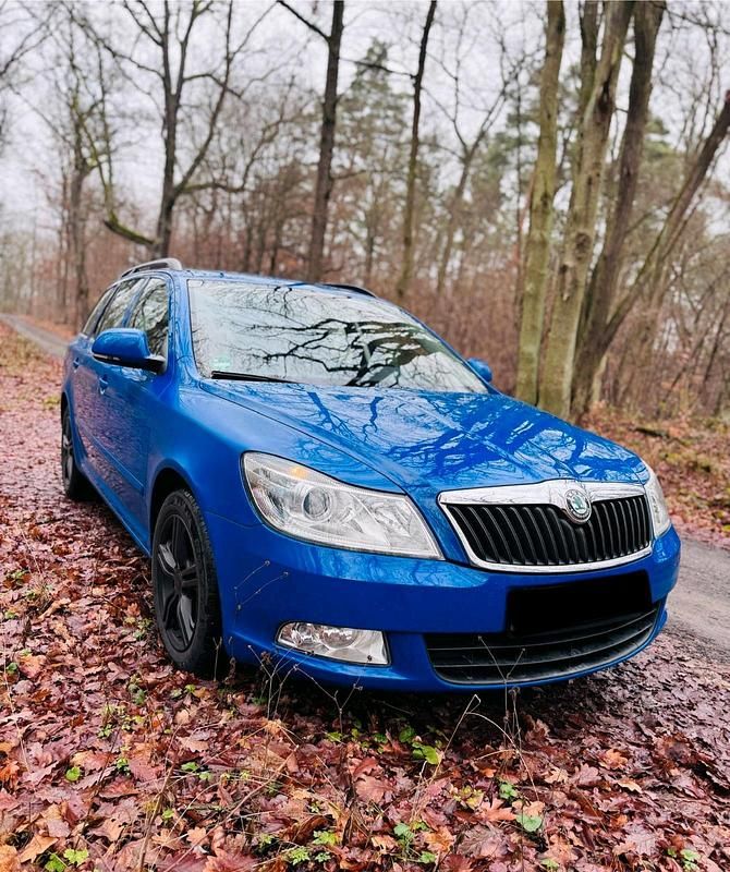 Blau Gebraucht 2010 Skoda Octavia Kombi | 2.200 € (Superpreis) - Bild 1/4
