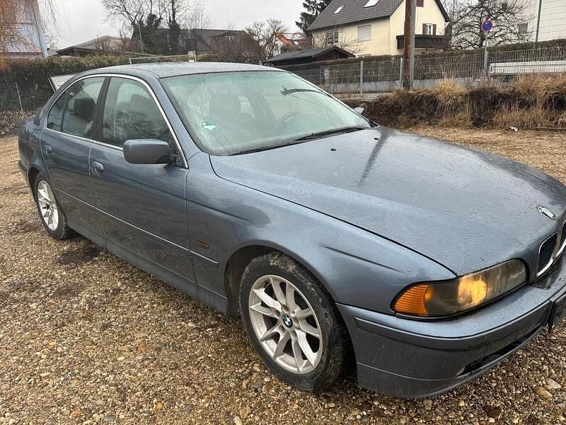 Gebraucht BMW 525 163 PS (119 kW) 2001 Blau Limousine