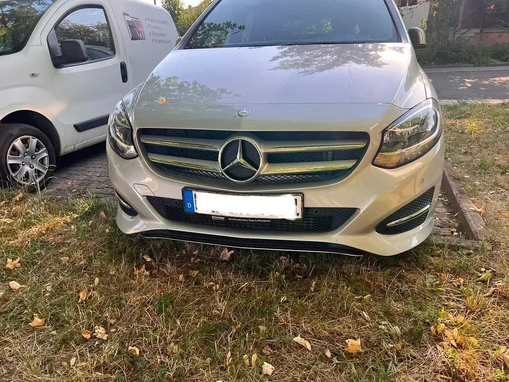 Gebraucht Mercedes B180 AMG line 122 PS (89 kW) 2016 Grau Kleinwagen