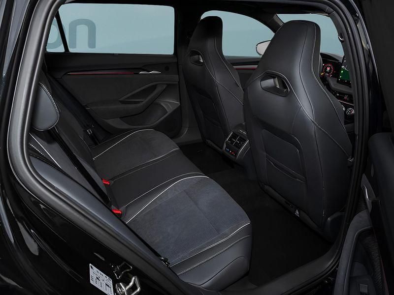 Neu Skoda Superb 193 PS (141 kW) 2025 Schwarz Kombi