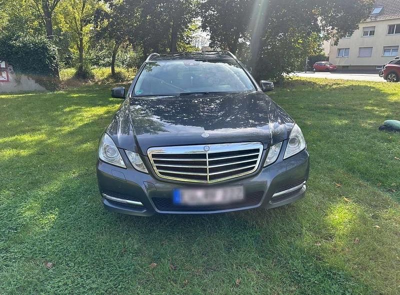 Gebraucht Mercedes E220 170 PS (125 kW) 2012 Silber Kombi