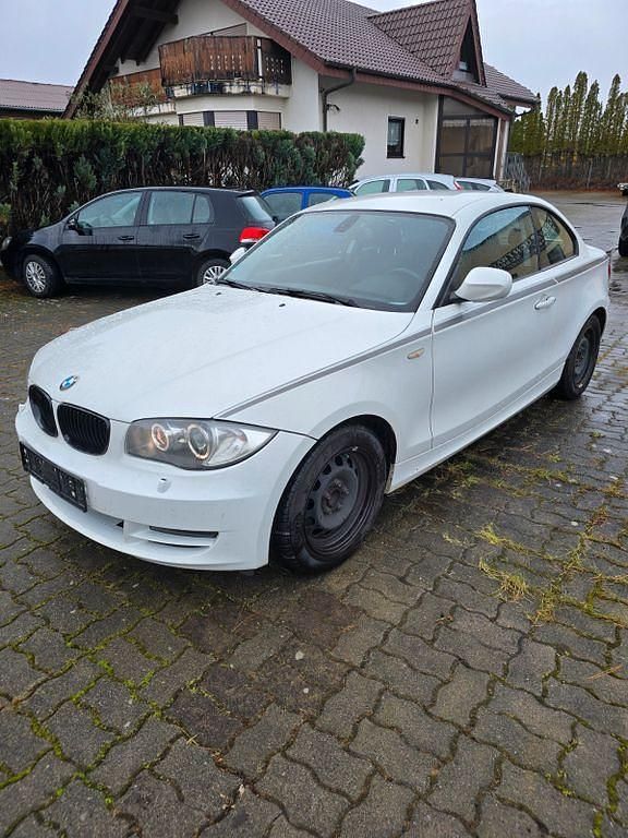 Weiß Gebraucht 2011 BMW 118 Kleinwagen | 3.500 € (Superpreis) - Bild 1/4
