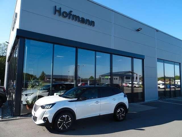 Weiß Gebraucht 2022 Peugeot e-2008 GT SUV | 19.450 € (Etwas zu teuer) - Bild 1/4