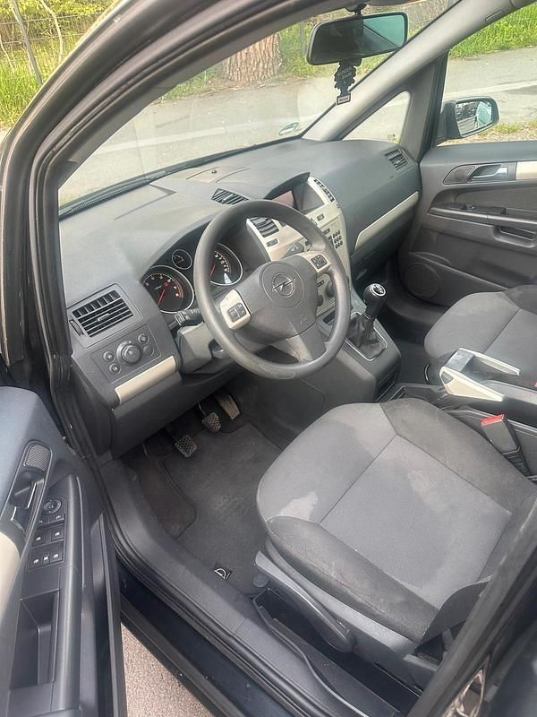 Gebraucht Opel Zafira 105 PS (77 kW) 2008 Schwarz Van / Kleinbus