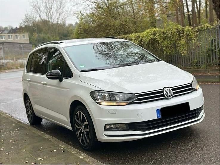 Weiß Gebraucht 2016 VW Touran Van / Kleinbus | 10.500 € (Superpreis) - Bild 1/4