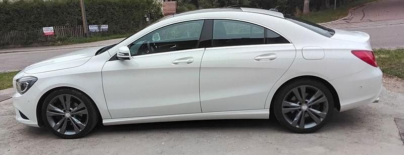 Weiß Gebraucht 2016 Mercedes CLA180 Urban Limousine | 15.400 € (Fairer Preis) - Bild 1/4