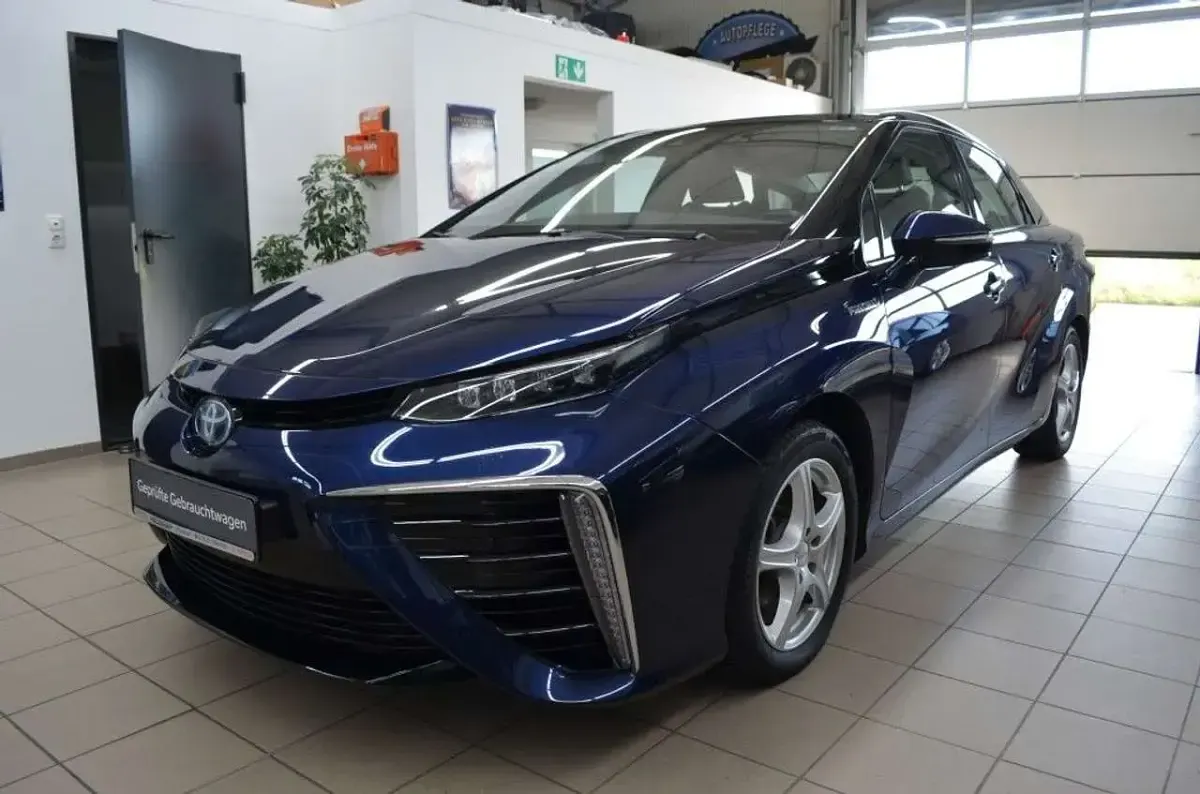 Gebraucht Toyota Mirai 154 PS (113 kW) 2019 Iridiumblau metallic Limousine