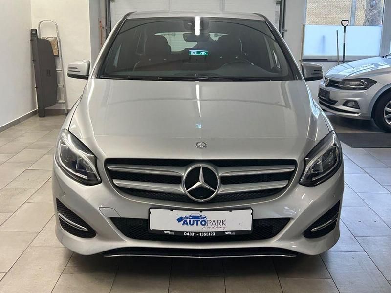 Gebraucht Mercedes B180 122 PS (89 kW) 2015 Silber Kleinwagen
