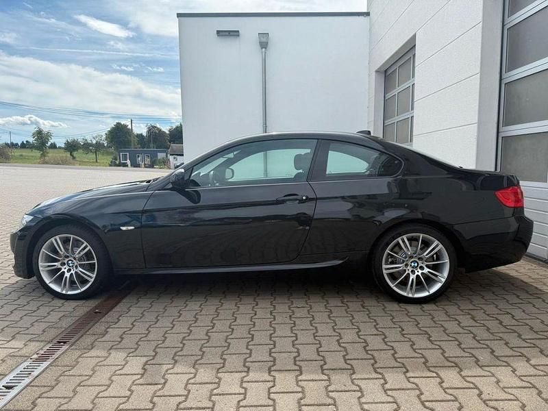 Gebraucht BMW 335 Shadowline 306 PS (225 kW) 2011 Alcanthara schwarz (metallic) Coupé