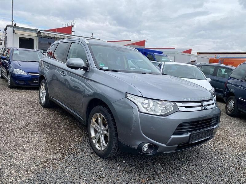 Grau Gebraucht 2015 Mitsubishi Outlander Plus SUV | 7.250 € (Superpreis) - Bild 1/4