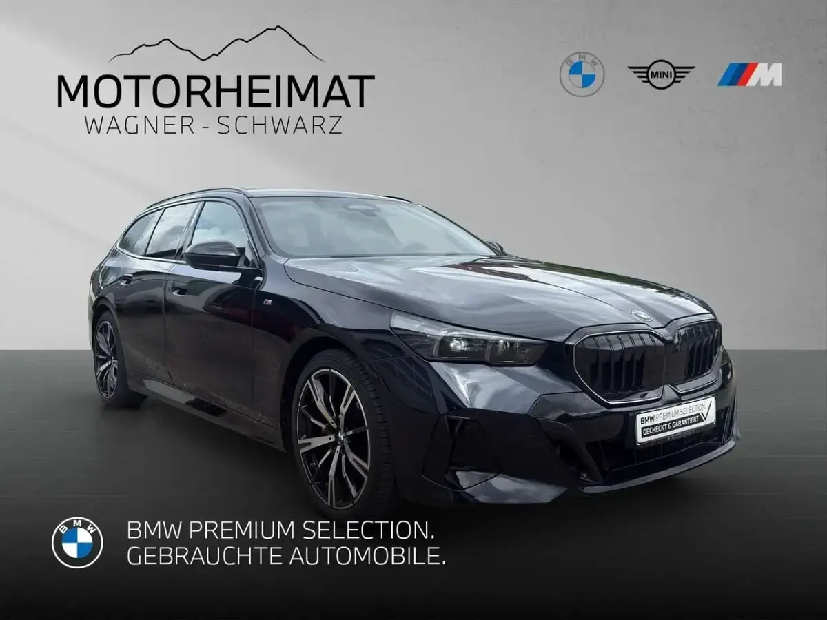 Gebraucht BMW 540 Comfort Edition 303 PS (222 kW) 2025 M carbonschwarz metallic Kombi