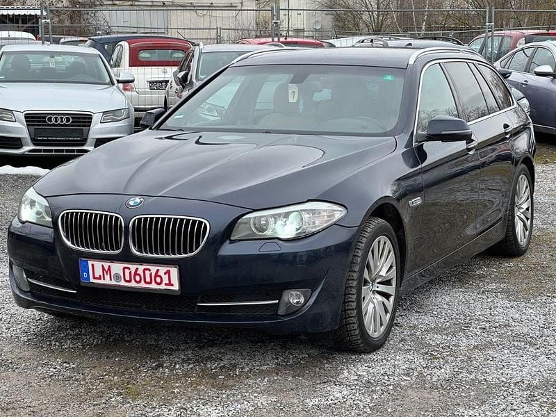 Gebraucht BMW 525 Luxury Line 218 PS (160 kW) 2014 Blau Kombi