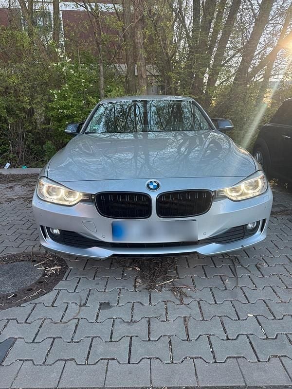 Gebraucht BMW 318 143 PS (105 kW) 2013 Silber Limousine